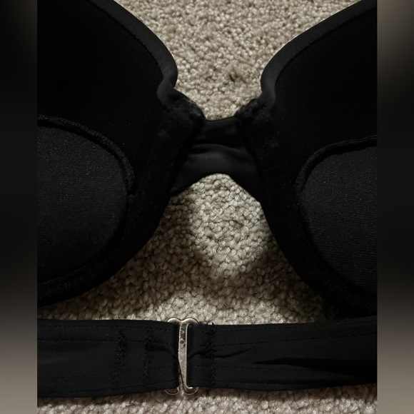 La vie en rose Black padded bikini top size medium. Halter tie.Back slide clip. - Picture 3 of 6